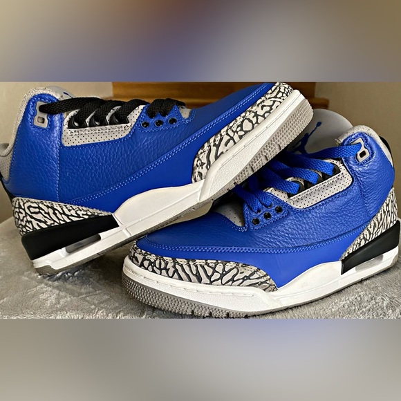 Jordan 3s - Picture 5 of 8